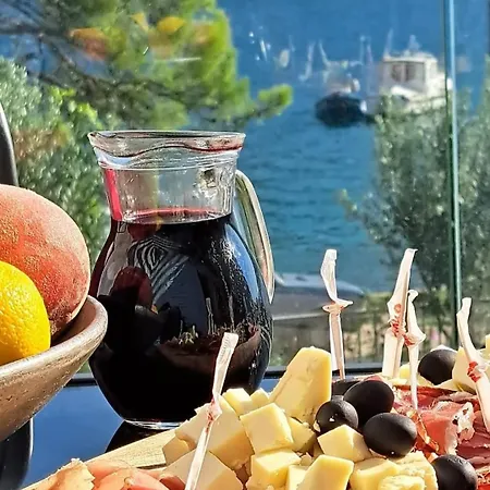 Olive And Wine 스칼레아